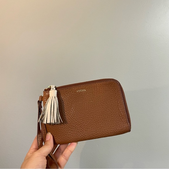 Fossil Woman’s Wristlet Wallet - Picture 1 of 7